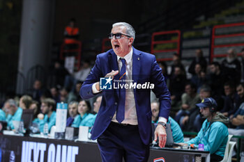 2024-11-13 - De Raffaele Walter (head coach Bertram Derthona Basket Tortona) - BETRAM DERTHONA VS SL BENFICA - CHAMPIONS LEAGUE - BASKETBALL