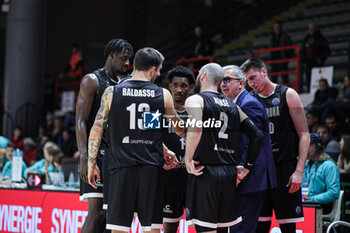 2024-11-13 - De Raffaele Walter (head coach Bertram Derthona Basket Tortona) and # 13 Tommaso Baldasso (Bertram Derthona Basket Tortona) and #2 Kuhse Tommy (Bertram Derthona Basket Tortona) and team - BETRAM DERTHONA VS SL BENFICA - CHAMPIONS LEAGUE - BASKETBALL