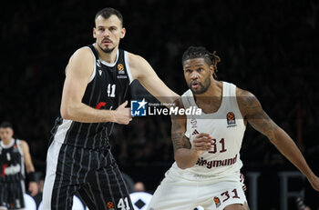 2024-01-03 - Ante Zizic (Segafredo Virtus Bologna) (L) in action thwarted by Devin Booker (FC Bayern Munich) during the Euroleague basketball championship match Segafredo Virtus Bologna Vs. FC Bayern Munich. Bologna, January 03, 2024 at Segafredo Arena - VIRTUS SEGAFREDO BOLOGNA VS FC BAYERN MUNICH - EUROLEAGUE - BASKETBALL