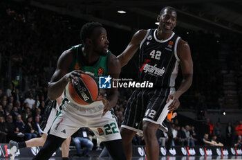 2024-03-29 - Bryant Dunston (Segafredo Virtus Bologna) (R) in action thwarted by Jerian Grant (Panathinaikos Aktor Athens) during the Euroleague basketball championship match Segafredo Virtus Bologna Vs. Panathinaikos Aktor Athens. Bologna, March 29, 2024 at Segafredo Arena - VIRTUS SEGAFREDO BOLOGNA VS PANATHINAIKOS ATHENS - EUROLEAGUE - BASKETBALL