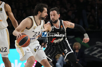 2024-03-15 - Sergio Llull (Real Madrid) in action thwarted by Marco Belinelli (Segafredo Virtus Bologna) during the Euroleague basketball championship match Segafredo Virtus Bologna Vs. Real Madrid. Bologna, March 15, 2024 at Segafredo Arena - VIRTUS SEGAFREDO BOLOGNA VS REAL MADRID - EUROLEAGUE - BASKETBALL