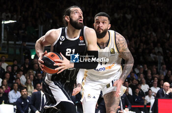 2024-03-15 - Tornike Shengelia (Segafredo Virtus Bologna) (L) in action thwarted by Vincent Poirier (Real Madrid) during the Euroleague basketball championship match Segafredo Virtus Bologna Vs. Real Madrid. Bologna, March 15, 2024 at Segafredo Arena - VIRTUS SEGAFREDO BOLOGNA VS REAL MADRID - EUROLEAGUE - BASKETBALL