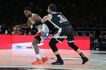 2024-02-09 - Jordan Loyd (a.s. Monaco) in action thwarted by Marco Belinelli (Segafredo Virtus Bologna) during the Euroleague basketball championship match Segafredo Virtus Bologna Vs. a.s. Monaco. Bologna, February 09, 2024 at Segafredo Arena - VIRTUS SEGAFREDO BOLOGNA VS AS MONACO - EUROLEAGUE - BASKETBALL