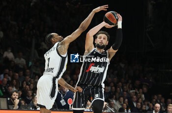 2024-02-02 - Marco Belinelli (Segafredo Virtus Bologna) in action thwarted by Kevin Punter (Partizan Belgrade) during the Euroleague basketball championship match Segafredo Virtus Bologna Vs. Partizan Mozzart Bet Belgrade. Bologna, February 02, 2024 at Segafredo Arena - VIRTUS SEGAFREDO BOLOGNA VS PARTIZAN MOZZART BET BELGRADE - EUROLEAGUE - BASKETBALL