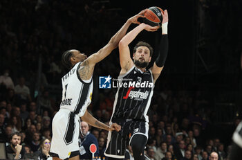 2024-02-02 - Marco Belinelli (Segafredo Virtus Bologna) (R) in action thwarted by Kevin Punter (Partizan Belgrade) during the Euroleague basketball championship match Segafredo Virtus Bologna Vs. Partizan Mozzart Bet Belgrade. Bologna, February 02, 2024 at Segafredo Arena - VIRTUS SEGAFREDO BOLOGNA VS PARTIZAN MOZZART BET BELGRADE - EUROLEAGUE - BASKETBALL