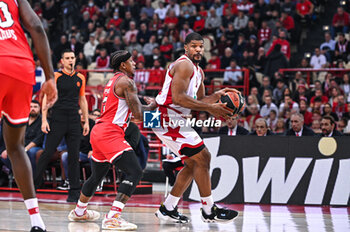 2024-01-02 - 42 Kyle Hines of EA7 Emporio Armani Milan during the Euroleague, Round 18, match between Olympiacos Piraeus and EA7 Emporio Armani Milan at Peace & Friendship Stadium on January 2, 2024, in Piraeus, Greece - OLYMPIACOS PIRAEUS VS EA7 EMPORIO ARMANI MILAN - EUROLEAGUE - BASKETBALL