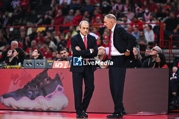 2024-01-02 - Head Coach Ettore Messina with Assistant Coach Milan Tomic of EA7 Emporio Armani Milan during the Euroleague, Round 18, match between Olympiacos Piraeus and EA7 Emporio Armani Milan at Peace & Friendship Stadium on January 2, 2024, in Piraeus, Greece - OLYMPIACOS PIRAEUS VS EA7 EMPORIO ARMANI MILAN - EUROLEAGUE - BASKETBALL