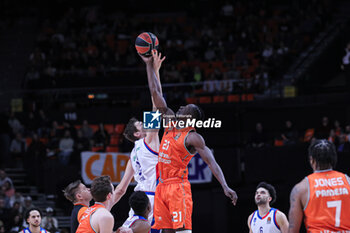 2024-01-03 - # 21 Toure Boubacar (Valencia Basket) and # 21 Pleiss Tibor (EFES Istanbul) - VALENCIA BASKET VS ANADOLU EFES ISTANBUL - EUROLEAGUE - BASKETBALL