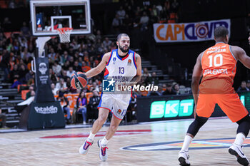 2024-01-03 - # 13 Thompson Darius (EFES Istanbul) - VALENCIA BASKET VS ANADOLU EFES ISTANBUL - EUROLEAGUE - BASKETBALL