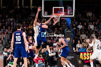 2024-01-03 - Jan Vesely of Fc Barcelona in action against Walter Tavares of Real Madrid during the Turkish Airlines EuroLeague basketball match between FC Barcelona and Real Madrid on January 3, 2024 at Palau Blaugrana in Barcelona, Spain - BASKETBALL - EUROLEAGUE - FC BARCELONA V REAL MADRID - EUROLEAGUE - BASKETBALL