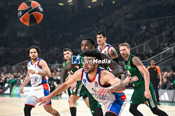2024-01-09 - 6 Elijah Bryant of Anadolu Efes Istanbul competing with 26 Mathias Lessort of Panathinaikos AKTOR Athens during the Euroleague, Round 20, match between Panathinaikos AKTOR Athens and Anadolu Efes Istanbul at the OAKA Altion Arena in Athens, Greece, on January 9, 2024. - PANATHINAIKOS AKTOR ATHENS VS ANADOLU EFES - EUROLEAGUE - BASKETBALL