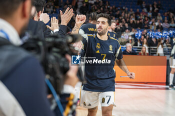 2024-01-11 - Facundo Campazzo of Real Madrid seen greeting the team before the Euroleague basketball match between Real Madrid and Valencia at Wizink Center in Madrid, Spain. - REAL MADRID VS VALENCIA - EUROLEAGUE - BASKETBALL