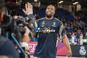 2024-01-11 - Guerschon Yabusele of Real Madrid seen greeting the team before the Euroleague basketball match between Real Madrid and Valencia at Wizink Center in Madrid, Spain. - REAL MADRID VS VALENCIA - EUROLEAGUE - BASKETBALL