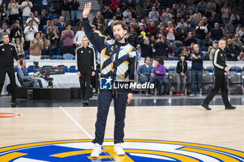 2024-01-11 - Sergio Llull of Real Madrid seen greeting the fans before the Euroleague basketball match between Real Madrid and Valencia at Wizink Center in Madrid, Spain. - REAL MADRID VS VALENCIA - EUROLEAGUE - BASKETBALL