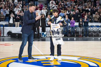 2024-01-11 - Former player Felipe Reyes (L) seen giving a commemorative shirt of the 1047 matches played by Sergio Llull (R) of Real Madrid before the Euroleague basketball match between Real Madrid and Valencia at Wizink Center in Madrid, Spain. - REAL MADRID VS VALENCIA - EUROLEAGUE - BASKETBALL