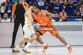 2024-01-11 - Chris Jones (R) of Valencia seen in action against Facundo Campazzo (L) of Real Madrid during the Euroleague basketball match between Real Madrid and Valencia at Wizink Center in Madrid, Spain. - REAL MADRID VS VALENCIA - EUROLEAGUE - BASKETBALL