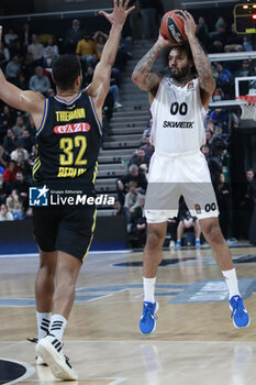2024-01-12 - Mike SCOTT of Lyon and Johannes THIEMANN of Alba Berlin during the Turkish Airlines EuroLeague basketball match between LDLC ASVEL Villeurbanne and Alba Berlin on January 12, 2024 at Astroballe in Villeurbanne, France - BASKETBALL - EUROLEAGUE - ASVEL V ALBA BERLIN - EUROLEAGUE - BASKETBALL