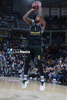 2024-01-12 - Sterling BROWN of Alba Berlin and Mbaye NDIAYE of Lyon during the Turkish Airlines EuroLeague basketball match between LDLC ASVEL Villeurbanne and Alba Berlin on January 12, 2024 at Astroballe in Villeurbanne, France - BASKETBALL - EUROLEAGUE - ASVEL V ALBA BERLIN - EUROLEAGUE - BASKETBALL