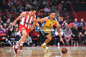 2024-01-18 - 5 Wade Baldwin IV of Maccabi Playtika Tel Aviv is playing during the Euroleague, Round 22, match between Olympiacos Piraeus and Maccabi Playtika Tel Aviv at Peace & Friendship Stadium on January 18, 2024, in Piraeus, Greece. - OLYMPIACOS PIRAEUS VS MACCABI TEL AVIV - EUROLEAGUE - BASKETBALL