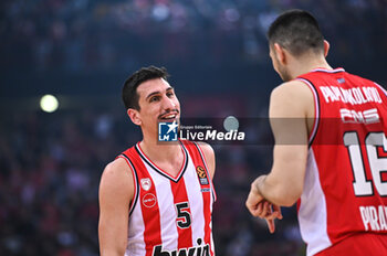 2024-01-18 - 5 Giannoulis Larentzakis of Olympiacos Piraeus are playing during the Euroleague, Round 22, match between Olympiacos Piraeus and Maccabi Playtika Tel Aviv at Peace & Friendship Stadium on January 18, 2024, in Piraeus, Greece - OLYMPIACOS PIRAEUS VS MACCABI TEL AVIV - EUROLEAGUE - BASKETBALL