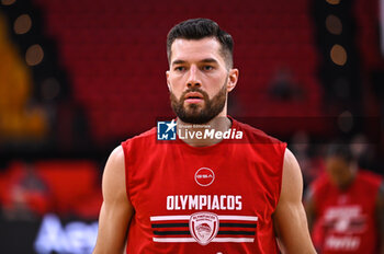 2024-01-18 - 25 Alec Peters of Olympiacos Piraeus is playing during the Euroleague, Round 22, match between Olympiacos Piraeus and Maccabi Playtika Tel Aviv at Peace & Friendship Stadium on January 18, 2024, in Piraeus, Greece. - OLYMPIACOS PIRAEUS VS MACCABI TEL AVIV - EUROLEAGUE - BASKETBALL