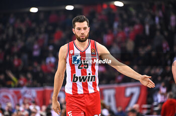 2024-01-30 - 25 Alec Peters of Olympiacos Piraeus is playing during the Euroleague, Round 24, match between Olympiacos Piraeus and Alba Berlin at Peace & Friendship Stadium on January 30, 2024, in Piraeus, Greece. - OLYMPIACOS PIRAEUS VS ALBA BERLIN - EUROLEAGUE - BASKETBALL