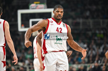2024-01-31 - 42 Kyle Hines of EA7 Emporio Armani Milan is playing during the Euroleague, Round 24, match between Panathinaikos Aktor Athens and EA7 Emporio Armani Milan at Oaka Altion Arena on January 31, 2024, in Athens, Greece. - PANATHINAIKOS AKTOR ATHENS VS EA7 EMPORIO ARMANI MILAN - EUROLEAGUE - BASKETBALL