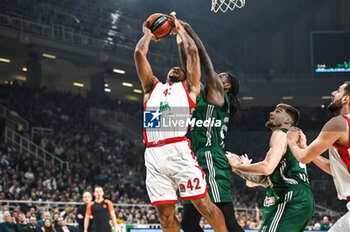 2024-01-31 - 42 Kyle Hines of EA7 Emporio Armani Milan competing with 26 Mathias Lessort of Panathinaikos AKTOR Athens during the Euroleague, Round 24, match between Panathinaikos Aktor Athens and EA7 Emporio Armani Milan at Oaka Altion Arena on January 31, 2024, in Athens, Greece. - PANATHINAIKOS AKTOR ATHENS VS EA7 EMPORIO ARMANI MILAN - EUROLEAGUE - BASKETBALL