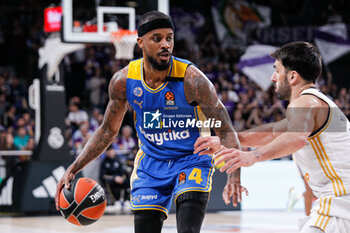 2024-01-30 - Lorenzo Brown of Maccabi Tel Aviv during the Turkish Airlines EuroLeague basketball match between Real Madrid and Maccabi Playtika Tel Aviv on January 30, 2024 at Wizink Center in Madrid, Spain - BASKETBALL - EUROLEAGUE - REAL MADRID V MACCABI TEL AVIV - EUROLEAGUE - BASKETBALL