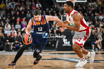 2024-03-01 - Nando DE COLO of ASVEL and Kyle HINES of Milan during the Turkish Airlines EuroLeague basketball match between LDLC ASVEL Villeurbanne and EA7 Emporio Armani Milan on March 1, 2024 at LDLC Arena in Decines-Charpieu, France - BASKETBALL - EUROLEAGUE - ASVEL V MILAN - EUROLEAGUE - BASKETBALL