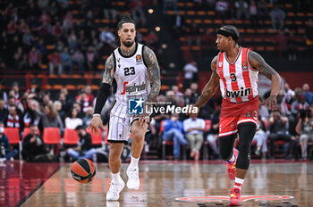 2024-03-07 - 23 Daniel Hackett of Virtus Segafredo Bologna is playing during the Euroleague, Round 28, match between Olympiacos Piraeus and Virtus Segafredo Bologna at Peace & Friendship Stadium on March 7, 2024, in Piraeus, Greece. - OLYMPIACOS BC VS VIRTUS SEGAFREDO BOLOGNA - EUROLEAGUE - BASKETBALL