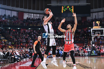 2024-03-07 - 3 Marco Belinelli of Virtus Segafredo Bologna is playing during the Euroleague, Round 28, match between Olympiacos Piraeus and Virtus Segafredo Bologna at Peace & Friendship Stadium on March 7, 2024, in Piraeus, Greece. - OLYMPIACOS BC VS VIRTUS SEGAFREDO BOLOGNA - EUROLEAGUE - BASKETBALL