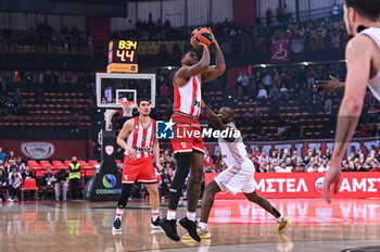 2024-03-21 - 2 Moses Wright of Olympiacos Piraeus is playing during the Euroleague, Round 31, match between Olympiacos Piraeus and LDLC ASVEL Villeurbanne at Peace & Friendship Stadium on March 21, 2024, in Piraeus, Greece. - OLYMPIACOS PIRAEUS VS LDLC ASVEL VILLEURBANNE - EUROLEAGUE - BASKETBALL