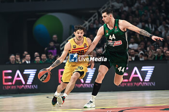 2024-03-22 - 20 Nicolas Laprovittola of FC Barcelona competing with 44 Konstantinos Mitoglou of Panathinaikos AKTOR Athens during the Euroleague, Round 31, match between Panathinaikos AKTOR Athens and FC Barcelona at Oaka Altion Arena on March 22, 2024, in Athens, Greece. - PANATHINAIKOS AKTOR ATHENS VS FC BARCELONA - EUROLEAGUE - BASKETBALL