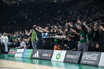 22/03/2024 - Panathinaikos AKTOR Athens supporters are having fun during the Euroleague, Round 31, match between Panathinaikos AKTOR Athens and FC Barcelona at Oaka Altion Arena on March 22, 2024, in Athens, Greece. - PANATHINAIKOS AKTOR ATHENS VS FC BARCELONA - EUROLEAGUE - BASKET