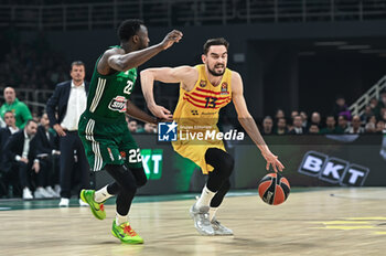 2024-03-22 - 13 Tomas Satoransky of FC Barcelona competing with 22 Jerian Grant of Panathinaikos AKTOR Athens during the Euroleague, Round 31, match between Panathinaikos AKTOR Athens and FC Barcelona at Oaka Altion Arena on March 22, 2024, in Athens, Greece. - PANATHINAIKOS AKTOR ATHENS VS FC BARCELONA - EUROLEAGUE - BASKETBALL