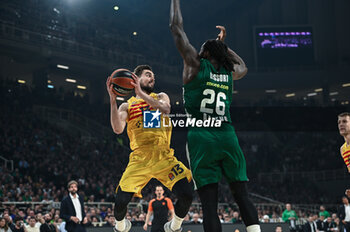 2024-03-22 - 13 Tomas Satoransky of FC Barcelona competing with 26 Mathias Lessort of Panathinaikos AKTOR Athens during the Euroleague, Round 31, match between Panathinaikos AKTOR Athens and FC Barcelona at Oaka Altion Arena on March 22, 2024, in Athens, Greece. - PANATHINAIKOS AKTOR ATHENS VS FC BARCELONA - EUROLEAGUE - BASKETBALL