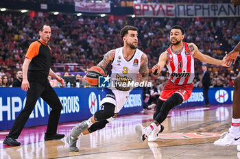 2024-04-12 - 3 Scottie Wilbekin of Fenerbahce Beko Istanbul is playing during the Euroleague, Round 34, match between Olympiacos Piraeus and Fenerbahce Beko Istanbul at Peace & Friendship Stadium on April 12, 2024, in Piraeus, Greece. - OLYMPIACOS PIRAEUS VS FENERBAHCE BEKO ISTANBUL - EUROLEAGUE - BASKETBALL