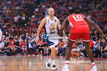 2024-04-12 - 33 Nick Calathes of Fenerbahce Beko Istanbul is playing during the Euroleague, Round 34, match between Olympiacos Piraeus and Fenerbahce Beko Istanbul at Peace & Friendship Stadium on April 12, 2024, in Piraeus, Greece. - OLYMPIACOS PIRAEUS VS FENERBAHCE BEKO ISTANBUL - EUROLEAGUE - BASKETBALL
