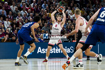 2024-04-24 - Thomas Walkup of Olympiacos during the Turkish Airlines EuroLeague basketball match between FC Barcelona and Olympiacos Piraeus on April 24, 2024 at Palau Blaugrana in Barcelona, Spain - BASKETBALL - EUROLEAGUE - BARCELONA V OLYMPIACOS PIRAEUS - EUROLEAGUE - BASKETBALL