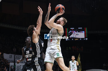 2024-10-15 - Ignas Brazdeikis (Zalgiris) in action thwarted by Alessandro Pajola (Virtus Bologna) during the basketball Turkish Airlines Euroleague match between Virtus Segafredo Bologna and Zalgiris Kaunas at the Unipol Arena, Casalecchio (Bologna), Italy, October 15, 2024 - photo: Michele Nucci - SEGAFREDO VIRTUS BOLOGNA VS ZALGIRIS KAUNAS - EUROLEAGUE - BASKETBALL