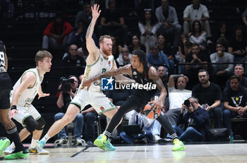 2024-10-15 - Will Clyburn (Virtus Bologna) in action thwarted by Ignas Brazdeikis (Zalgiris) during the basketball Turkish Airlines Euroleague match between Virtus Segafredo Bologna and Zalgiris Kaunas at the Unipol Arena, Casalecchio (Bologna), Italy, October 15, 2024 - photo: Michele Nucci - SEGAFREDO VIRTUS BOLOGNA VS ZALGIRIS KAUNAS - EUROLEAGUE - BASKETBALL