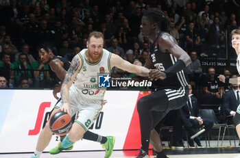 2024-10-15 - Ignas Brazdeikis (Zalgiris) in action thwarted by Momo Diouf (Virtus Bologna) during the basketball Turkish Airlines Euroleague match between Virtus Segafredo Bologna and Zalgiris Kaunas at the Unipol Arena, Casalecchio (Bologna), Italy, October 15, 2024 - photo: Michele Nucci - SEGAFREDO VIRTUS BOLOGNA VS ZALGIRIS KAUNAS - EUROLEAGUE - BASKETBALL