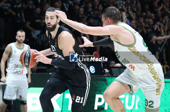 2024-10-15 - Tornike Shengelia (Virtus Bologna) (L) in action thwarted by Edgar Ulanovas (Zalgiris) during the basketball Turkish Airlines Euroleague match between Virtus Segafredo Bologna and Zalgiris Kaunas at the Unipol Arena, Casalecchio (Bologna), Italy, October 15, 2024 - photo: Michele Nucci - SEGAFREDO VIRTUS BOLOGNA VS ZALGIRIS KAUNAS - EUROLEAGUE - BASKETBALL