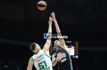 2024-10-15 - Achille Polonara (Virtus Bologna) in action thwarted by Arnas Butkevicius (Zalgiris) during the basketball Turkish Airlines Euroleague match between Virtus Segafredo Bologna and Zalgiris Kaunas at the Unipol Arena, Casalecchio (Bologna), Italy, October 15, 2024 - photo: Michele Nucci - SEGAFREDO VIRTUS BOLOGNA VS ZALGIRIS KAUNAS - EUROLEAGUE - BASKETBALL