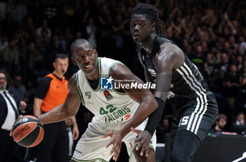 2024-10-15 - Bryant Dunston (Zalgiris) (L) in action thwarted by Momo Diouf (Virtus Bologna) during the basketball Turkish Airlines Euroleague match between Virtus Segafredo Bologna and Zalgiris Kaunas at the Unipol Arena, Casalecchio (Bologna), Italy, October 15, 2024 - photo: Michele Nucci - SEGAFREDO VIRTUS BOLOGNA VS ZALGIRIS KAUNAS - EUROLEAGUE - BASKETBALL