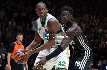 2024-10-15 - Bryant Dunston (Zalgiris) (L) in action thwarted by Momo Diouf (Virtus Bologna) during the basketball Turkish Airlines Euroleague match between Virtus Segafredo Bologna and Zalgiris Kaunas at the Unipol Arena, Casalecchio (Bologna), Italy, October 15, 2024 - photo: Michele Nucci - SEGAFREDO VIRTUS BOLOGNA VS ZALGIRIS KAUNAS - EUROLEAGUE - BASKETBALL