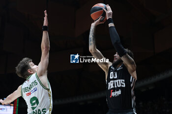 2024-10-15 - Isaia Cordinier (Virtus Bologna) in action thwarted by Dovydas Giedraitis (Zalgiris) during the basketball Turkish Airlines Euroleague match between Virtus Segafredo Bologna and Zalgiris Kaunas at the Unipol Arena, Casalecchio (Bologna), Italy, October 15, 2024 - photo: Michele Nucci - SEGAFREDO VIRTUS BOLOGNA VS ZALGIRIS KAUNAS - EUROLEAGUE - BASKETBALL