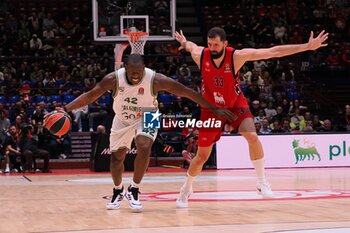 2024-10-17 - Bryant Dunston (Zalgiris Kaunas) & Nikola Mirotic (EA7 Emporio Armani Olimpia Milano) - EA7 EMPORIO ARMANI MILANO VS ZALGIRIS KAUNAS - EUROLEAGUE - BASKETBALL