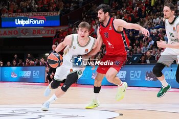 2024-10-17 - Dovydas Giedraitis (Zalgiris Kaunas) & Leandro Bolmaro (EA7 Emporio Armani Olimpia Milano) - EA7 EMPORIO ARMANI MILANO VS ZALGIRIS KAUNAS - EUROLEAGUE - BASKETBALL